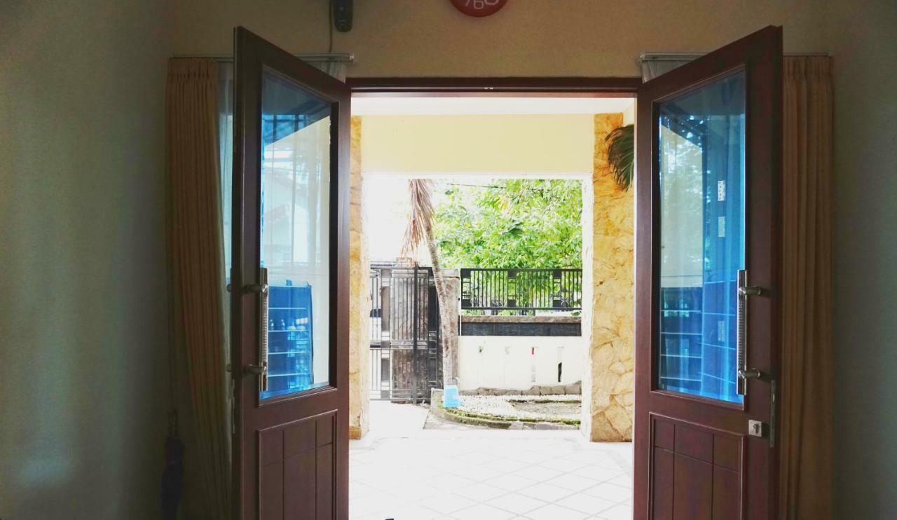 Green Surabaya Homey Exterior photo