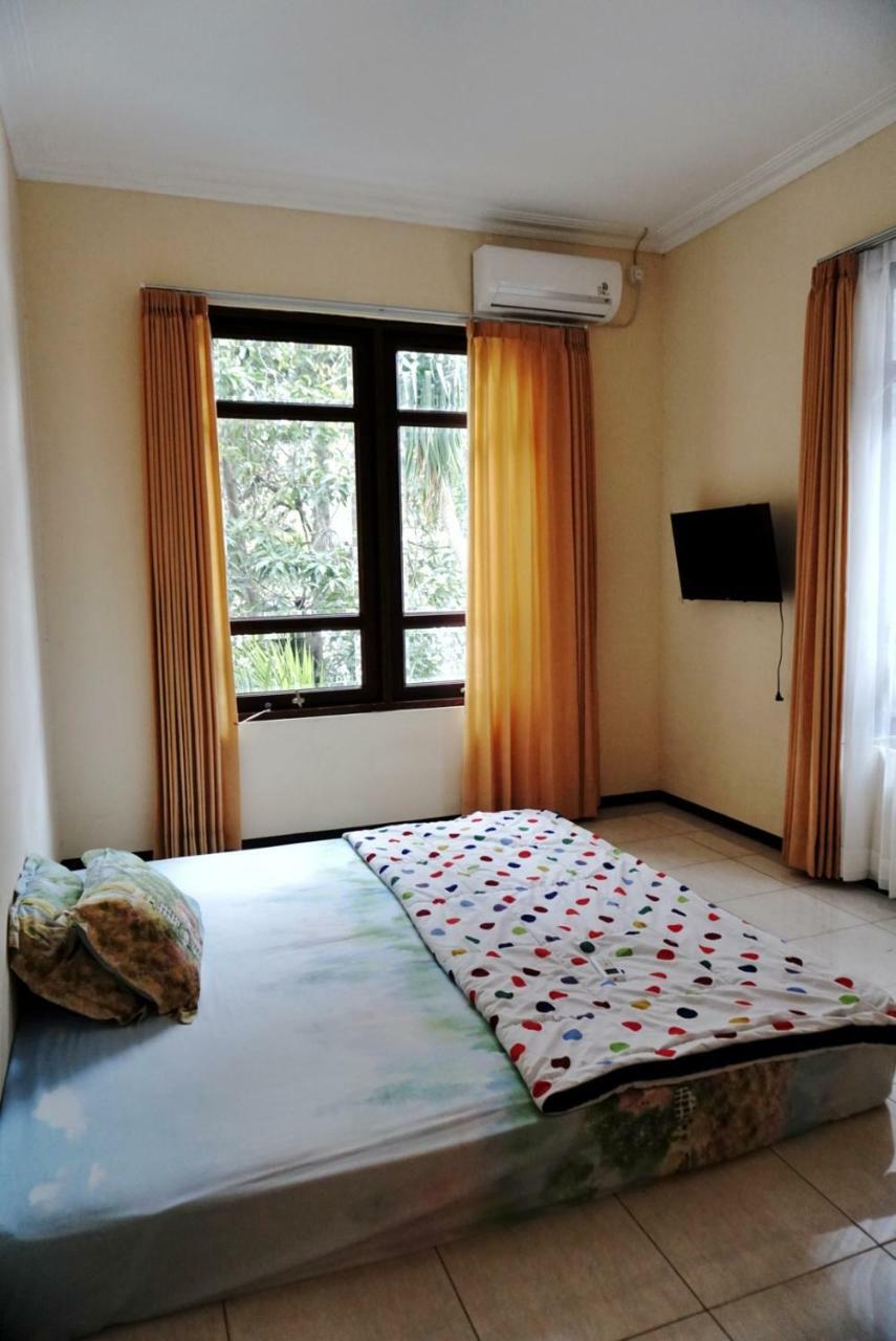 Green Surabaya Homey Exterior photo