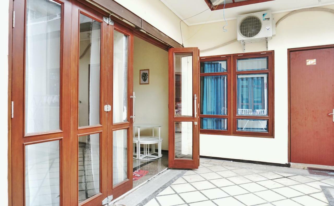 Green Surabaya Homey Exterior photo